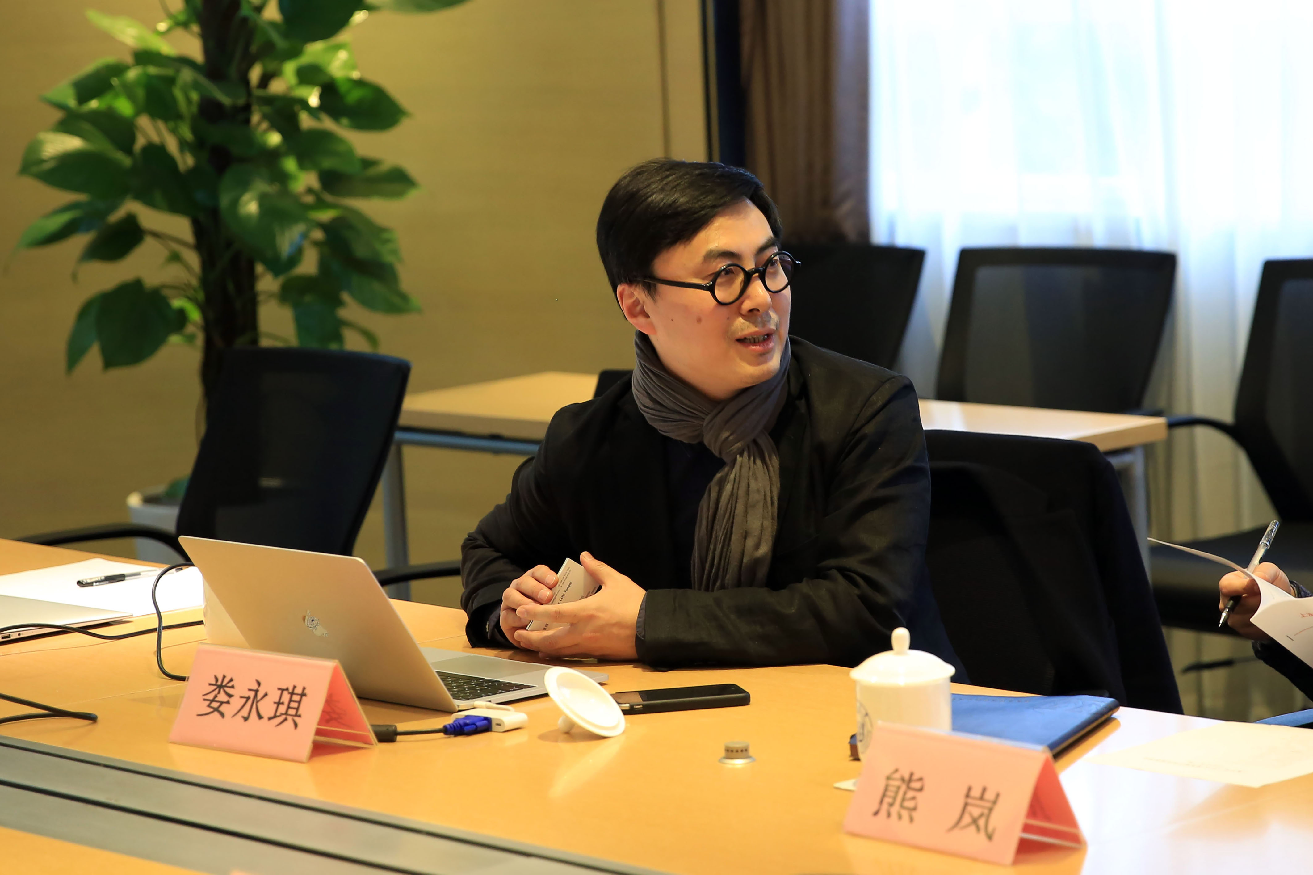 上海市设计学iv类高峰学科带头人娄永琪教授介绍有关情况.